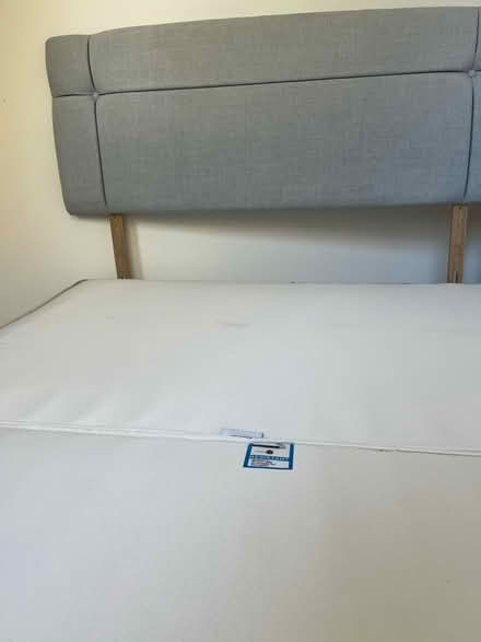 Photo of free Bed double (135 x 190 cm) (islington N1) #1
