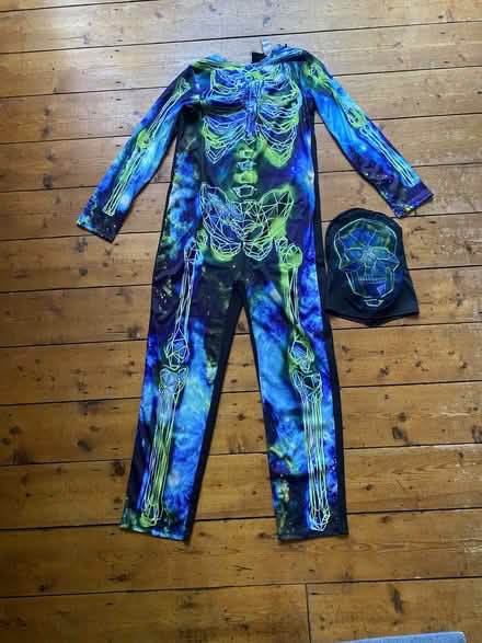 Photo of free Hallowe'en Skeleton costume age 11-12 (Wellington TF1) #1