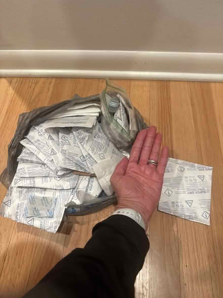 Photo of free Silica-Bag of large and small sizes (Meacham and Kirchhoff) #1