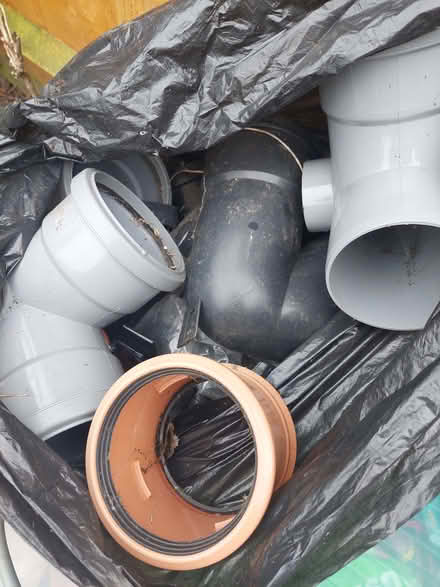 Photo of free Various plumbing bits (Upper Wolvercote OX2) #1