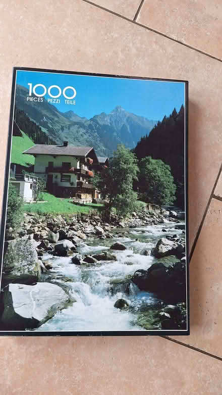 Photo of free 1000 piece jigsaw (Horsell GU21) #1