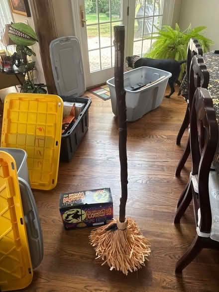 Photo of free Halloween animated broom (Plainfield and Bailey, Darien) #1