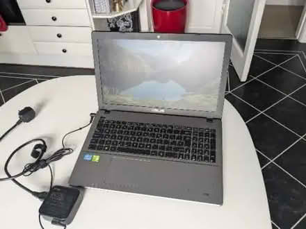 Photo of Old 15.6 -inch Laptop (Erith DA17) #2