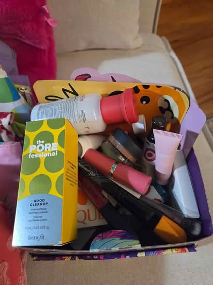 Photo of free Makeup/skin care/makeup bags (Six mile and Merriman) #2