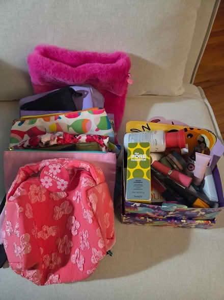 Photo of free Makeup/skin care/makeup bags (Six mile and Merriman) #1
