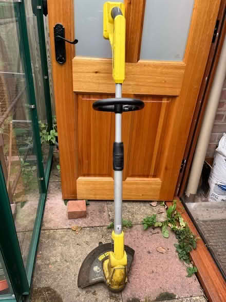 Photo of free Karcher cordless strimmer - needs new batteries (Sonning RG4) #2