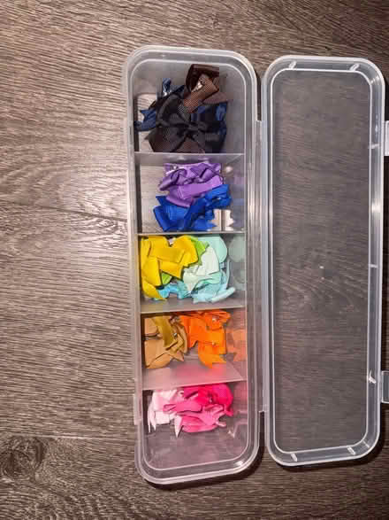 Photo of free 30 hair clips (Croydon) #1