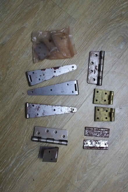 Photo of free an assortment of hinges (Bray Seafront) #1
