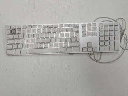 Photo of free apple keyboard with numeric numbers (Earlsfield SW17) #1