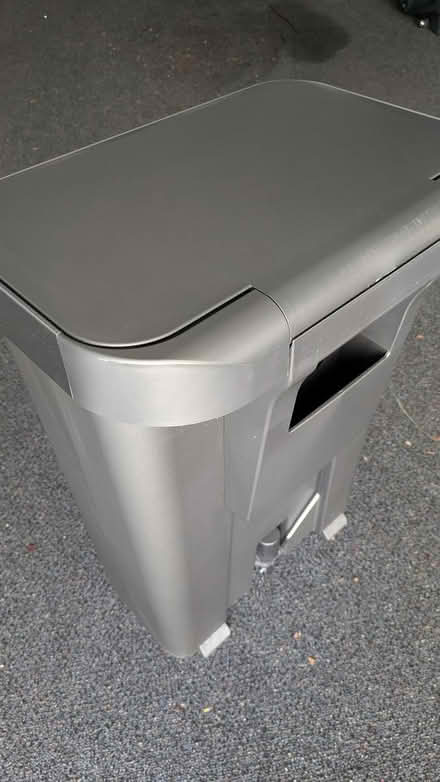 Photo of free garbage bin (Hayward Downtown) #2