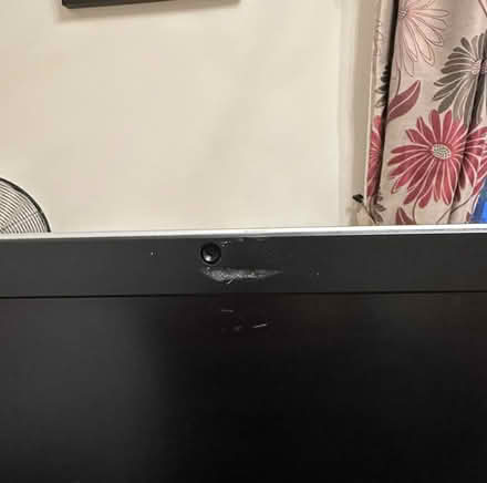 Photo of free Dell Monitor W11B with power cable and 15pin to USB-C cable (South Croydon CR0) #3