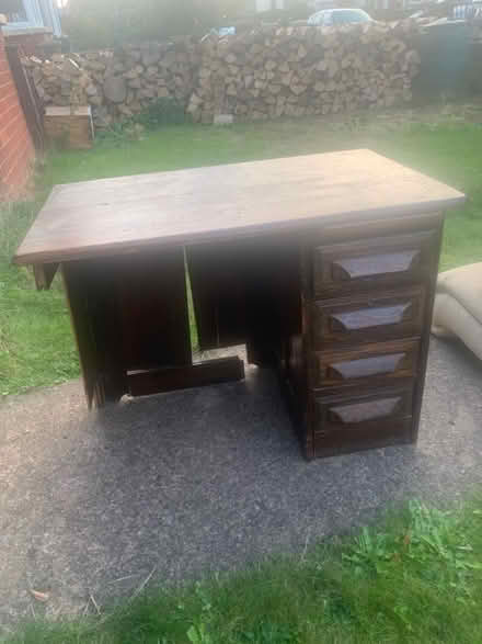 Photo of free Lovely little desk (HR2) #1