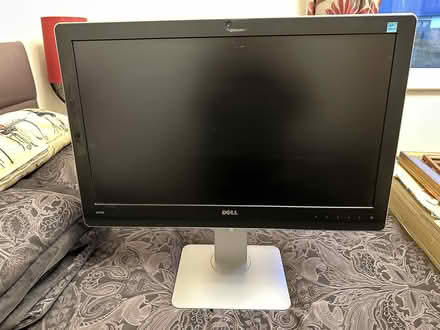 Photo of free Dell Monitor W11B with power cable and 15pin to USB-C cable (South Croydon CR0) #1