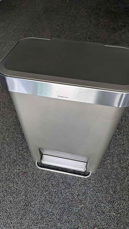 Photo of free garbage bin (Hayward Downtown) #1