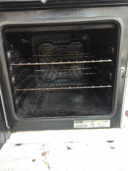 Photo of free Freestanding hop and oven (CT1) #4