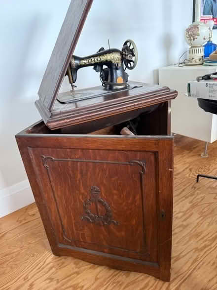 Photo of free Antique SInger Sewing Machine (Morningside/Upper West Side) #2