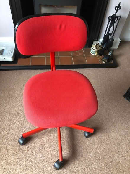 Photo of free Youngster’s desk chair on casters (IP1) #1