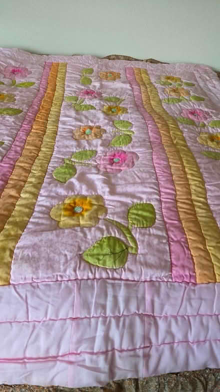 Photo of free twin/full quilt--can go in laundry (south sunnyvale) #2