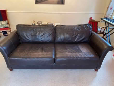 Photo of free Brown leather settee (Lu62dd) #1