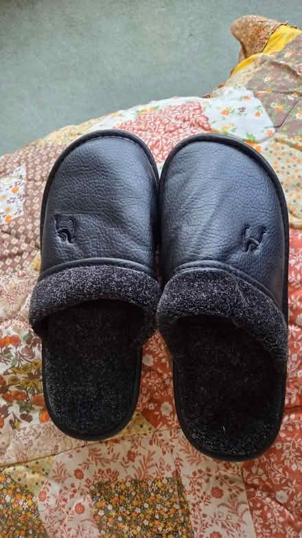 Photo of free sz 9 women's slippers--new (south sunnyvale) #1