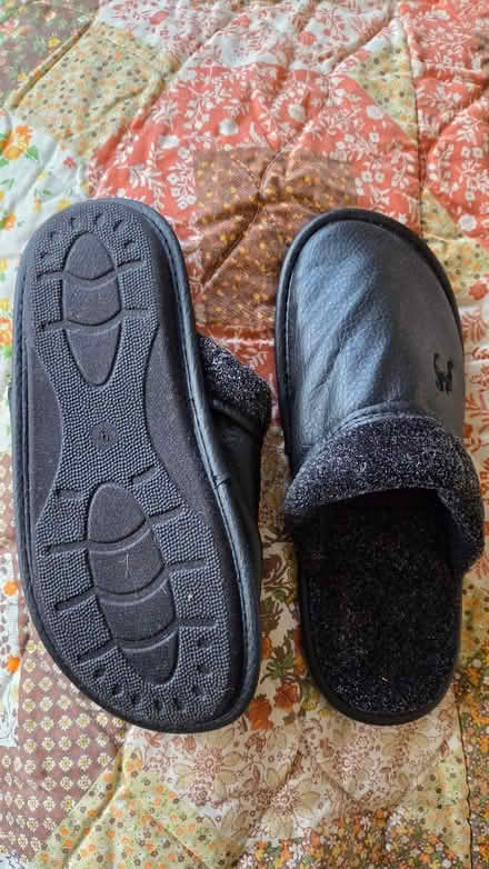 Photo of free sz 9 women's slippers--new (south sunnyvale) #2