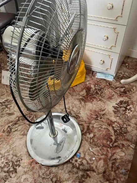 Photo of free Floor standing fan (Sk9 5qb) #1