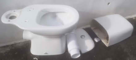 Photo of free Viable toilet with (almost new soil pipe) (Fiveways BN1) #1