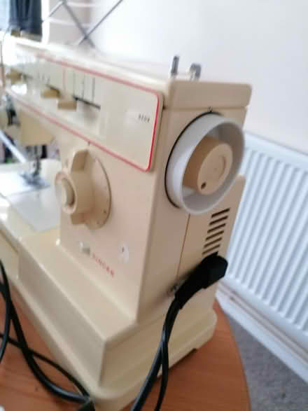 Photo of free Singer Sewing Machine (Vintage) (Hemel Hempstead HP2) #3