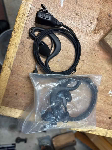 Photo of free Earphone and microphone for walkie talkies (Sizergh LA8) #1