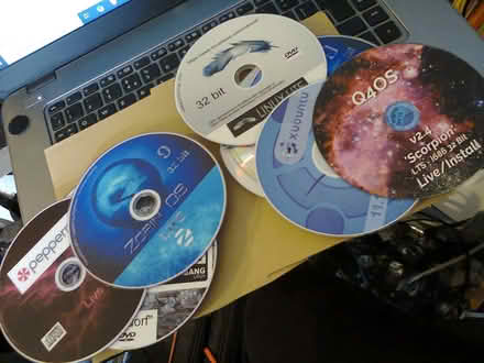 Photo of free Lot of various Linux operating system discs. (Top Amersham HP6) #1