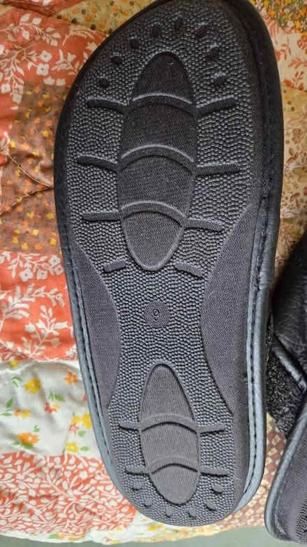 Photo of free sz 9 women's slippers--new (south sunnyvale) #3