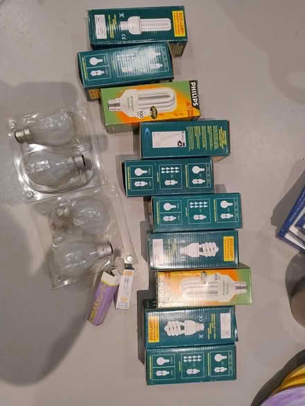 Photo of free various light bulbs NOT LED (nw6 6na) #1