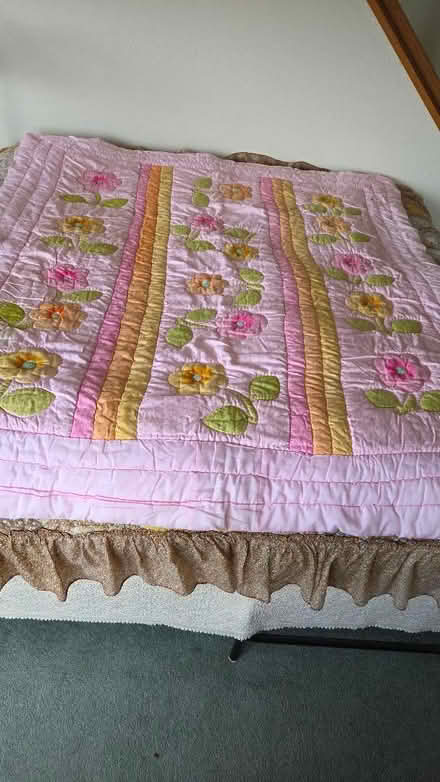 Photo of free twin/full quilt--can go in laundry (south sunnyvale) #1