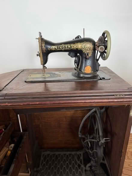 Photo of free Antique SInger Sewing Machine (Morningside/Upper West Side) #1