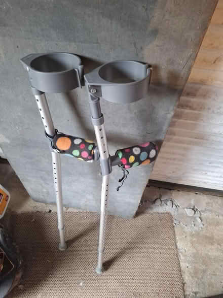 Photo of free A pair of crutches (Threemilestone Truro) #3