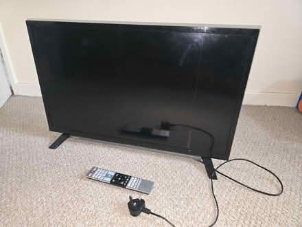 Photo of free [SCREEN NOT WORKING] Toshiba lcd tv 32LL2A63DB (Gay Village M1) #1