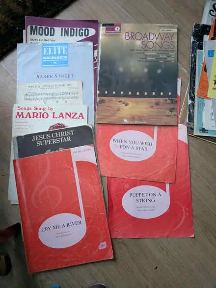 Photo of free Sheet music, popular songs from the 1930s onwards (Bethesda LL57) #2