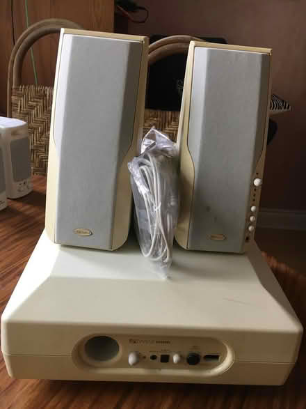 Photo of free Advent speakers (Little Italy, Ottawa) #1