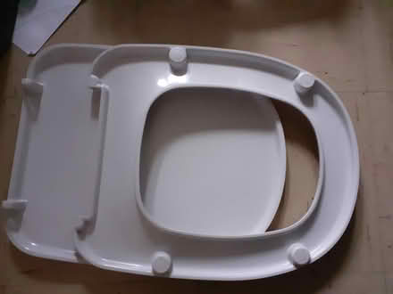 Photo of free New toilet seat (TW3 Hounslow) #4