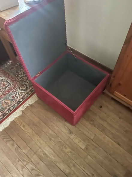Photo of free pouffe/footstool padded with storage (Bussage GL6) #2