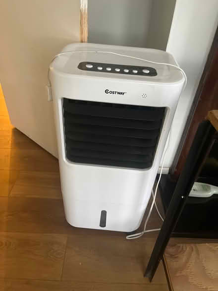Photo of free Air conditioning unit (Nw73ar) #1