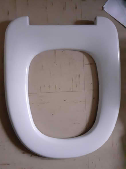 Photo of free New toilet seat (TW3 Hounslow) #2
