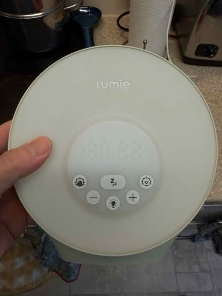 Photo of free Sunrise alarm clock, wakes you up with light and sound! (Woodley RG5) #3