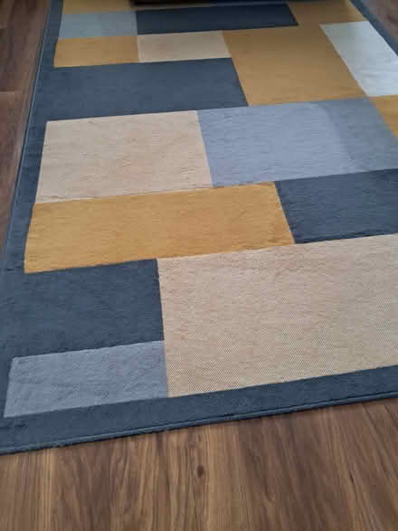 Photo of free Geometric Rug (Stafford ST17) #1
