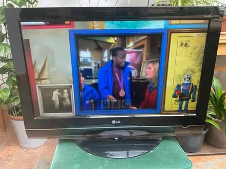 Photo of free LG TV Flat Screen - not smart tv (Markyate AL3) #1