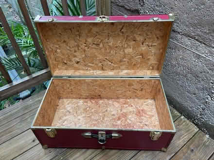 Photo of free Red steamer trunk (Windsor Terrace: 17 St & 10 Av) #2