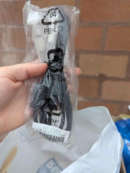 Photo of free Various cables and mouse (Stoke Newington/ Hackney) #1