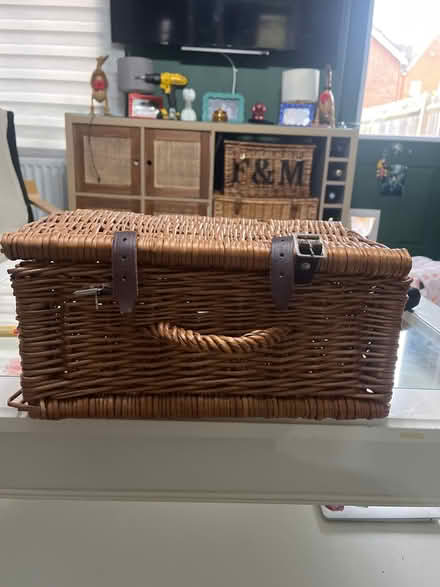 Photo of free Small little wicker hamper (RG2 Shinfield) #1