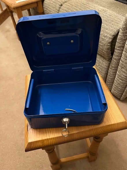 Photo of free Metal cash box (Kendal LA9) #2