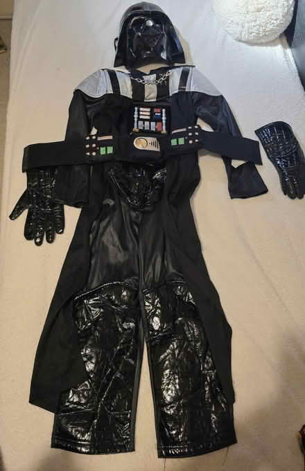 Photo of free Darth Vader costume, age 5/6 (Cutteslowe, Oxford OX2) #2
